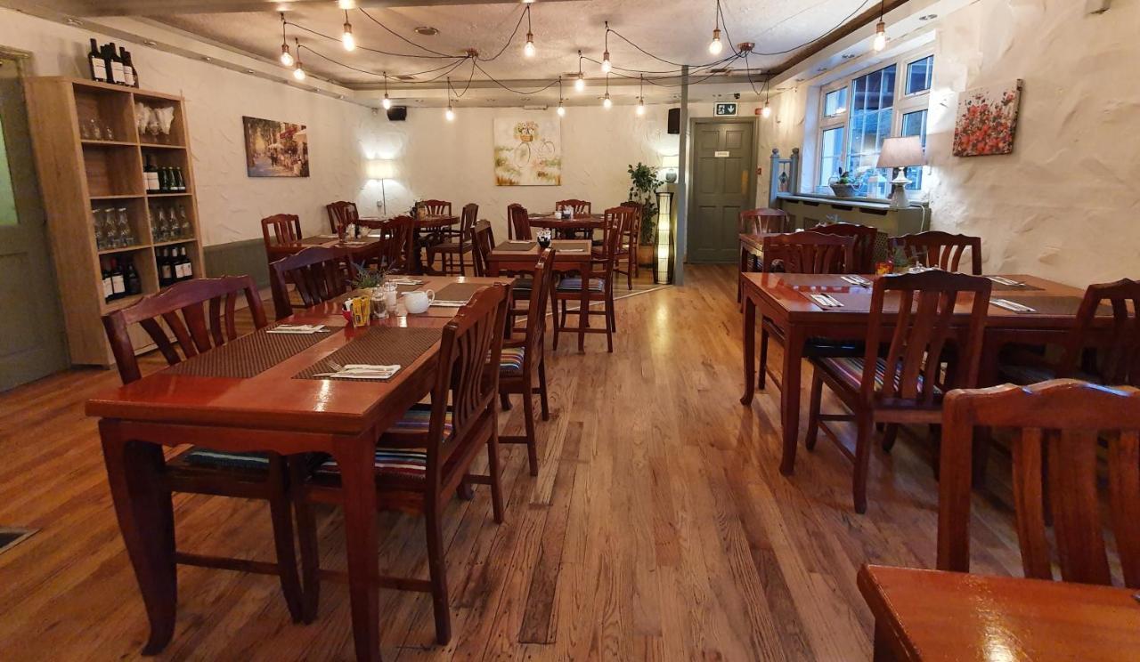 Hotel The Bowers Bar & Restaurant Ballinrobe Exterior foto